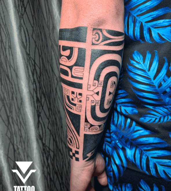 tatouage-tahiti-papeete-polynesien-black-patu-avant-bras