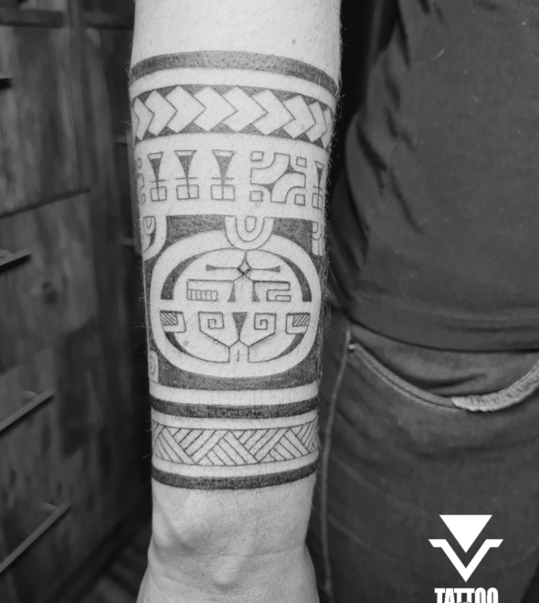 tatouage-tahiti-papeete-polynesien-black-patu-avant-bras