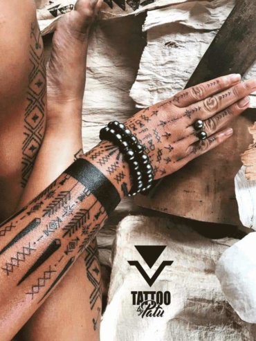tatouage-polynesien-black-societe-patu-avantbras-main